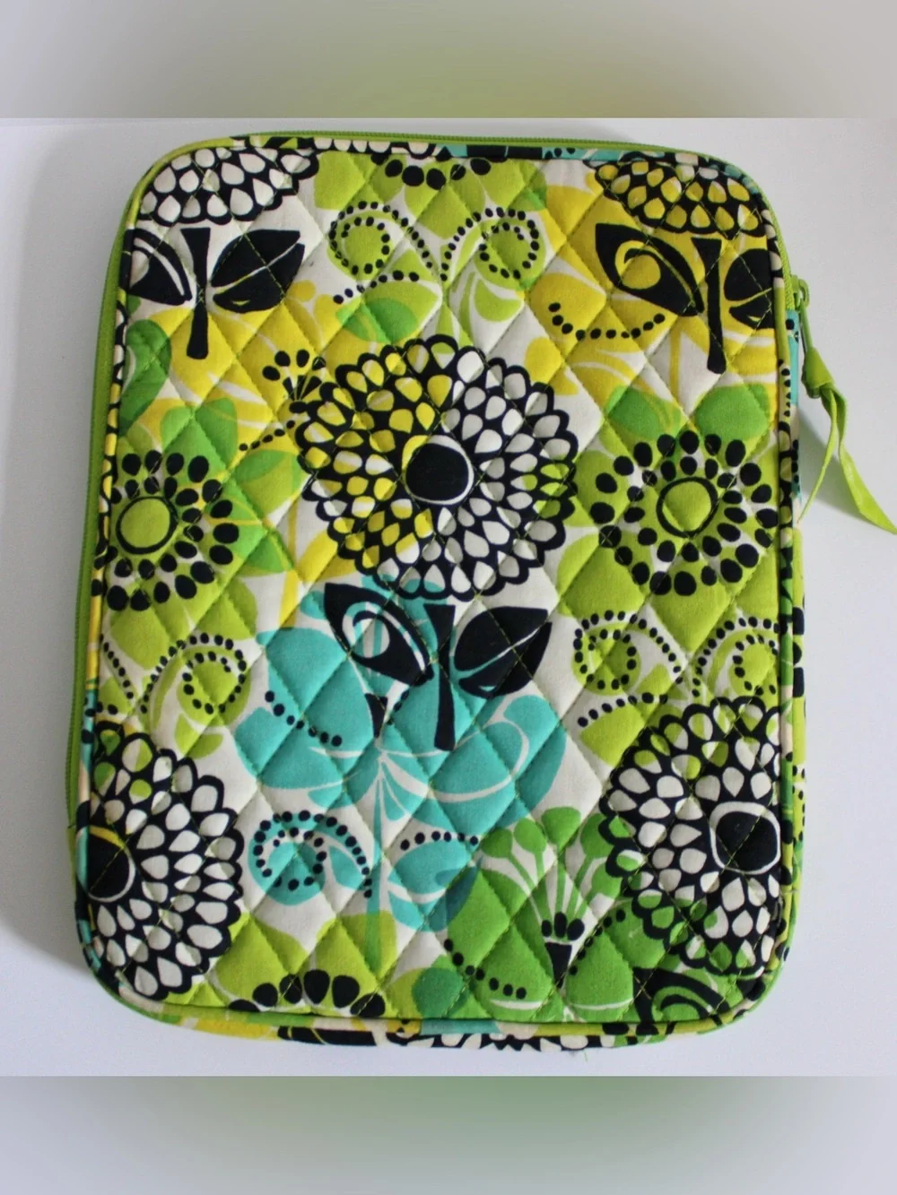 VERA BRADLEY Limes Up retired print quilted zippered E-reader/tablet sleeve